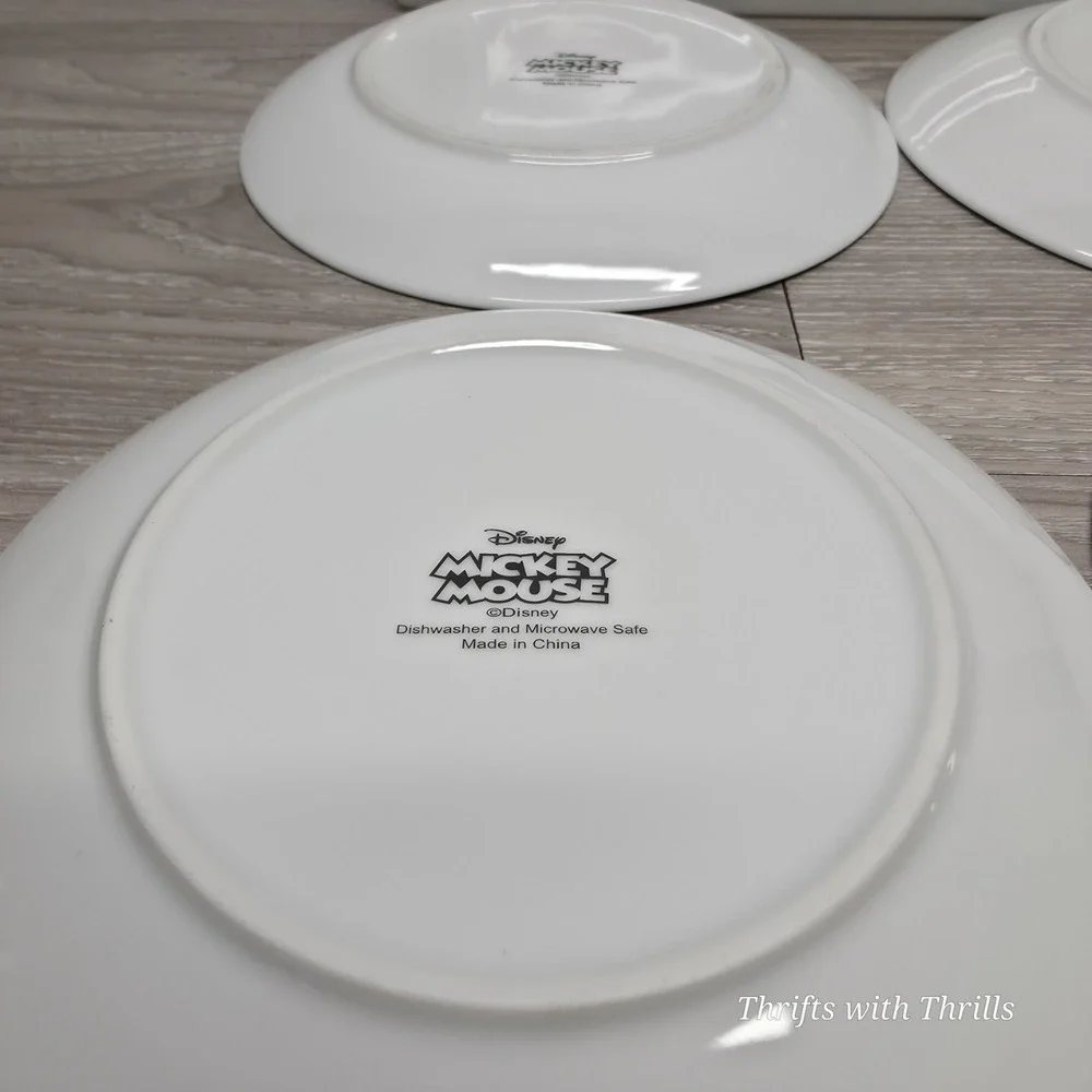 Disney's Mickey Mouse - Holiday Serving Platter With (4) Plates‎ - Mousetastic!!
